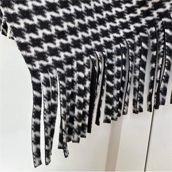 Eivissa Houndstooth Shawl/Wrap/Cape-One Size- Excellent Condition - Picture 7 of 7